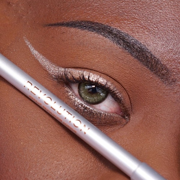 Makeup Revolution Streamline Waterline Eyeliner Pencil Silver Makeup Revolution Streamline Waterline Eyeliner Pencil Silver