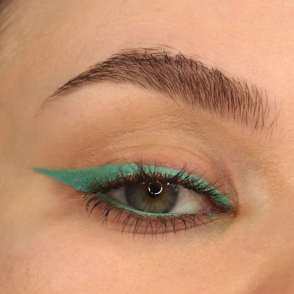Makeup Revolution Streamline Waterline Eyeliner Pencil Teal Makeup Revolution Streamline Waterline Eyeliner Pencil Teal
