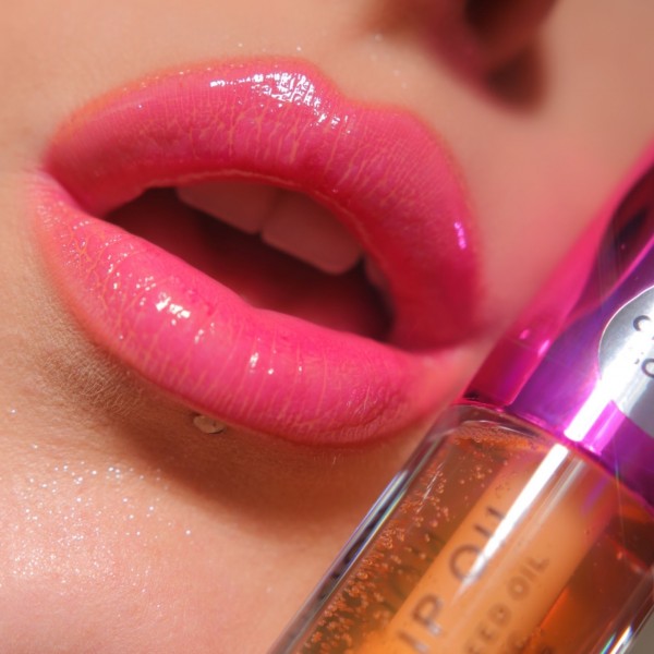Makeup Revolution Glaze Lip Oil - GETAWAY TERRACOTTA Makeup Revolution Glaze Lip Oil - GETAWAY TERRACOTTA
